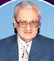 Orhan Karmış